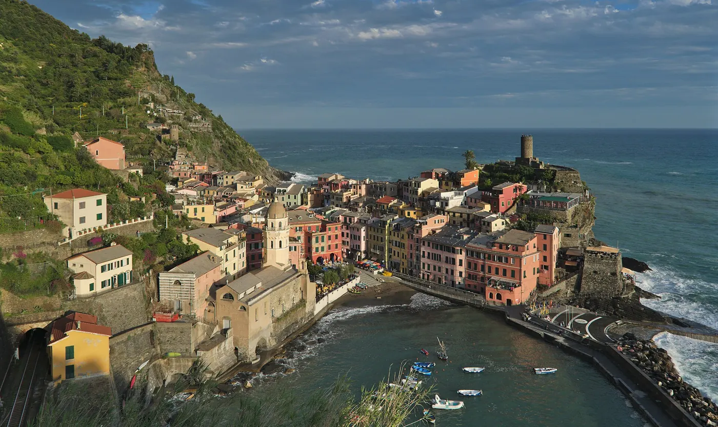 Vernazza vista dall'alto, da un punto panoramico sul sentiero azzurro